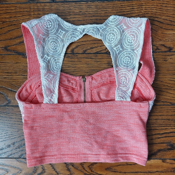 XS Crop Top - Picture 3 of 7